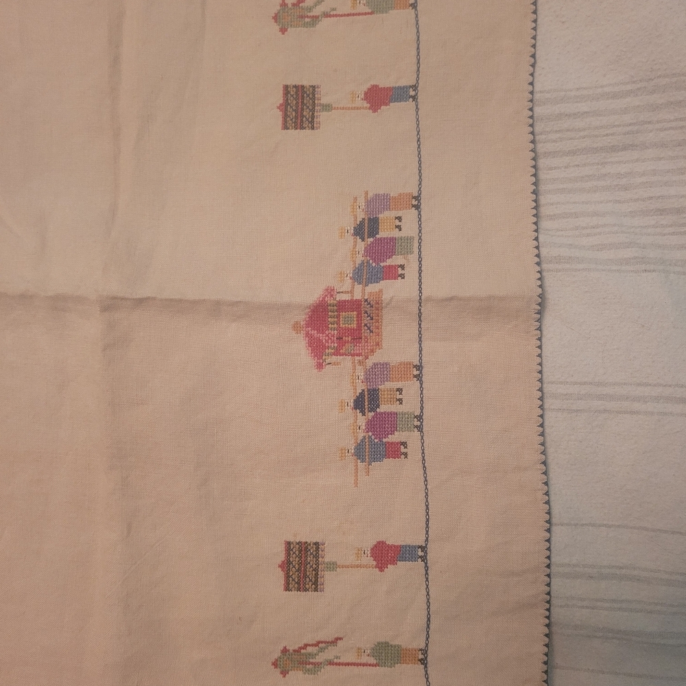 Embroidered Beach Scene Cotton Tablecloth in Cream